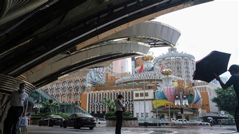 Macau effectively closed with more than 30 casinos .
